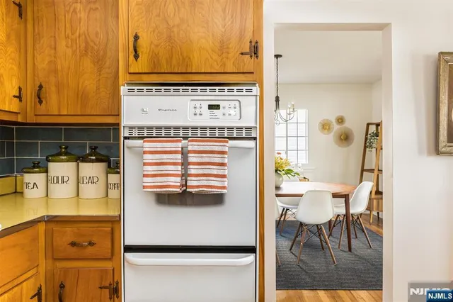 $899,000 | 9 Glenfield Road, Glen Ridge, NJ 07028