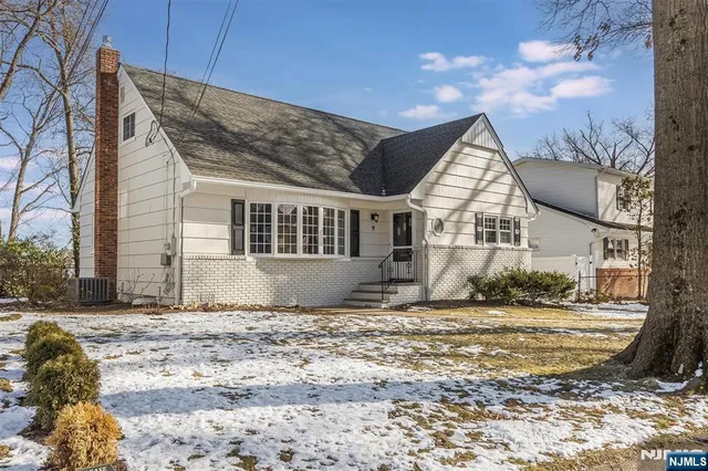 $899,000 | 9 Glenfield Road, Glen Ridge, NJ 07028