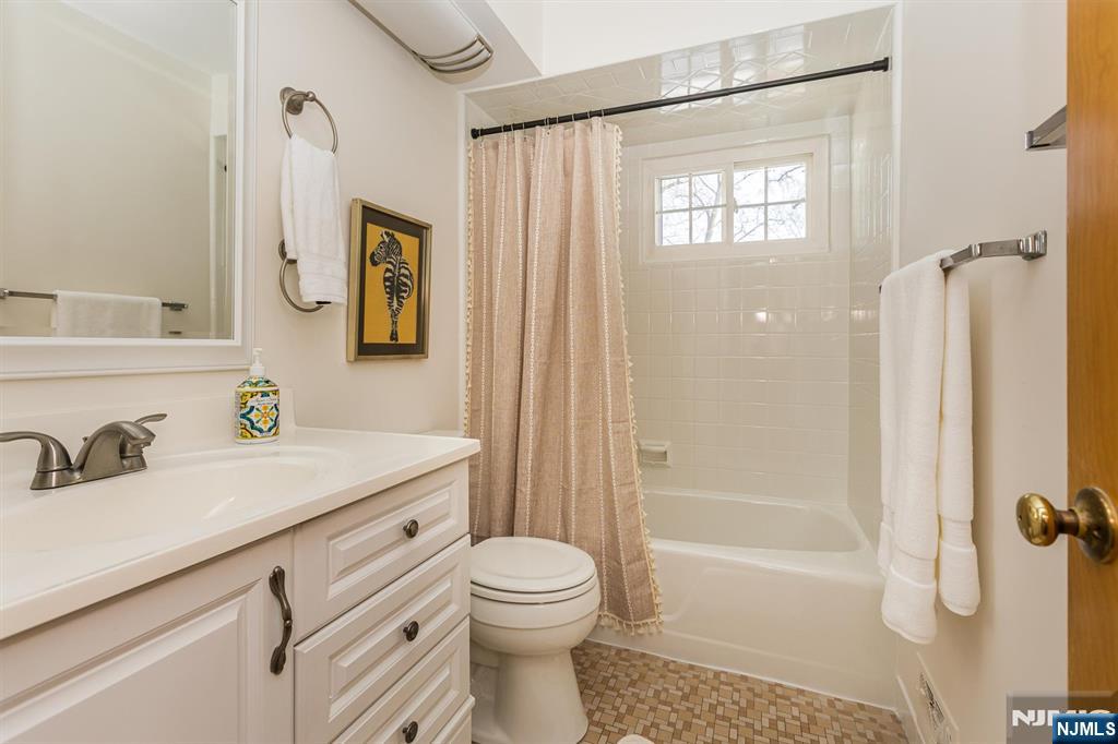 9 Glenfield Road Glen Ridge, NJ 07028 - Photo 32 of 45