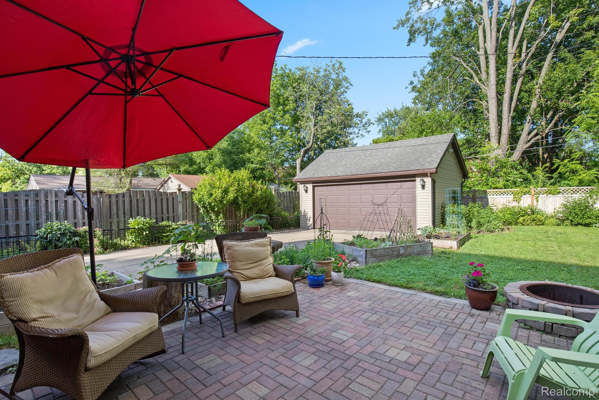 16564 Huntington Road Detroit, MI 48219 - Photo 40 of 47 Back Patio