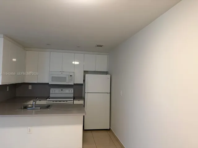 $1,800 | 17320 Northwest 67th Place, Unit N7, Hialeah, FL 33015