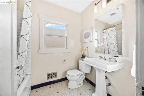 $649,000 | 5340 Walnut Street, Oakland, CA 94619
