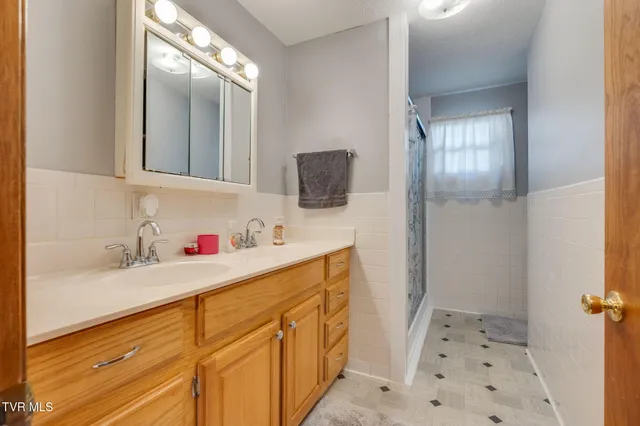 $350,000 | 186 Ridgewood Drive, Fort Blackmore, VA 24250