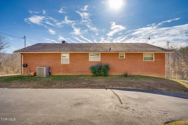 $350,000 | 186 Ridgewood Drive, Fort Blackmore, VA 24250