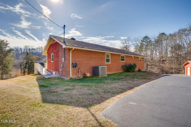$350,000 | 186 Ridgewood Drive, Fort Blackmore, VA 24250
