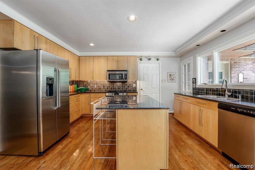31241 Lahser Road Beverly Hills, MI 48025 - Photo 19 of 65