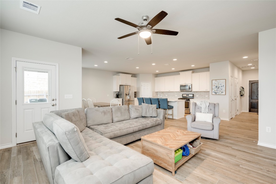 11813 Caithness Way Austin, TX 78653 - Photo 7 of 40