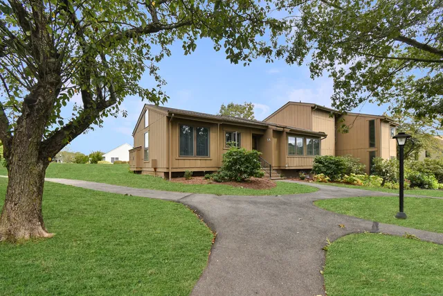 $344,900 | 3 Pilgrims Harbor, Unit A, Wallingford, CT 06492