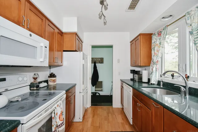 $344,900 | 3 Pilgrims Harbor, Unit A, Wallingford, CT 06492