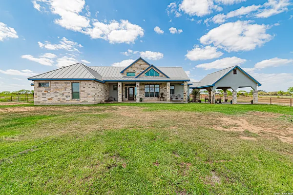$1,150,000 | 946 County Road 361, La Vernia, TX 78121
