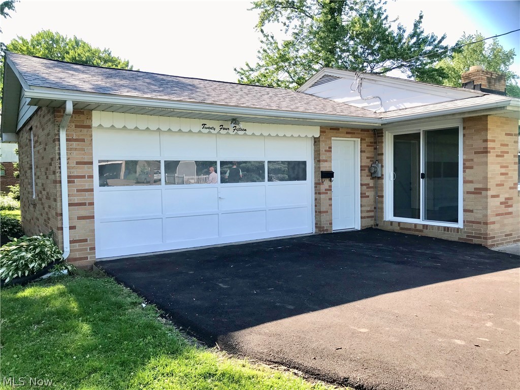 2415 Greg Circle Northwest Canton, OH 44708 - Photo 3 of 20 Gallery Image 3