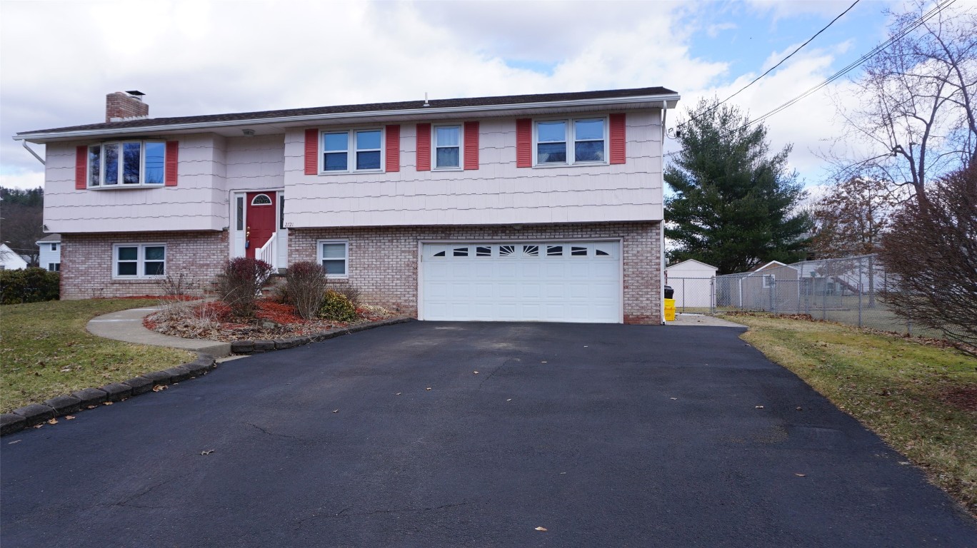 2721 Camelot Road Endwell, NY 13760 - Photo 1 of 32 Gallery Image 1