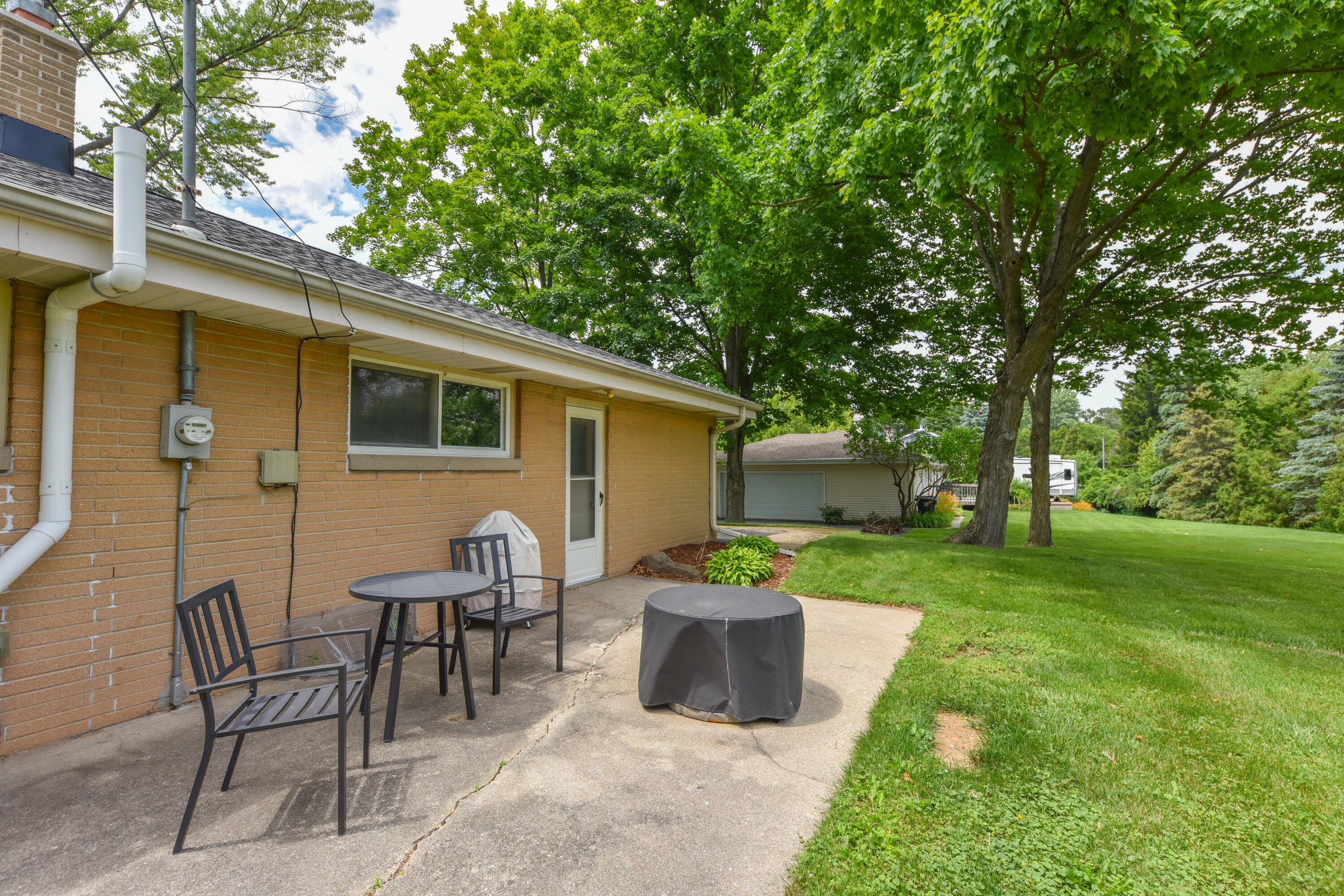 W156 N8028 Pilgrim Road Menomonee Falls, WI 53051 - Photo 25 of 30 Back patio