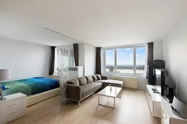 $4,600 | 322 West 57th Street, Unit 48F | Hell's Kitchen