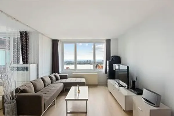 $4,400 | 322 West 57th Street, Unit 48F | Hell's Kitchen