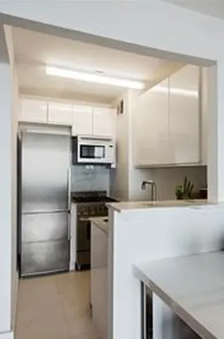 $4,600 | 322 West 57th Street, Unit 48F | Hell's Kitchen