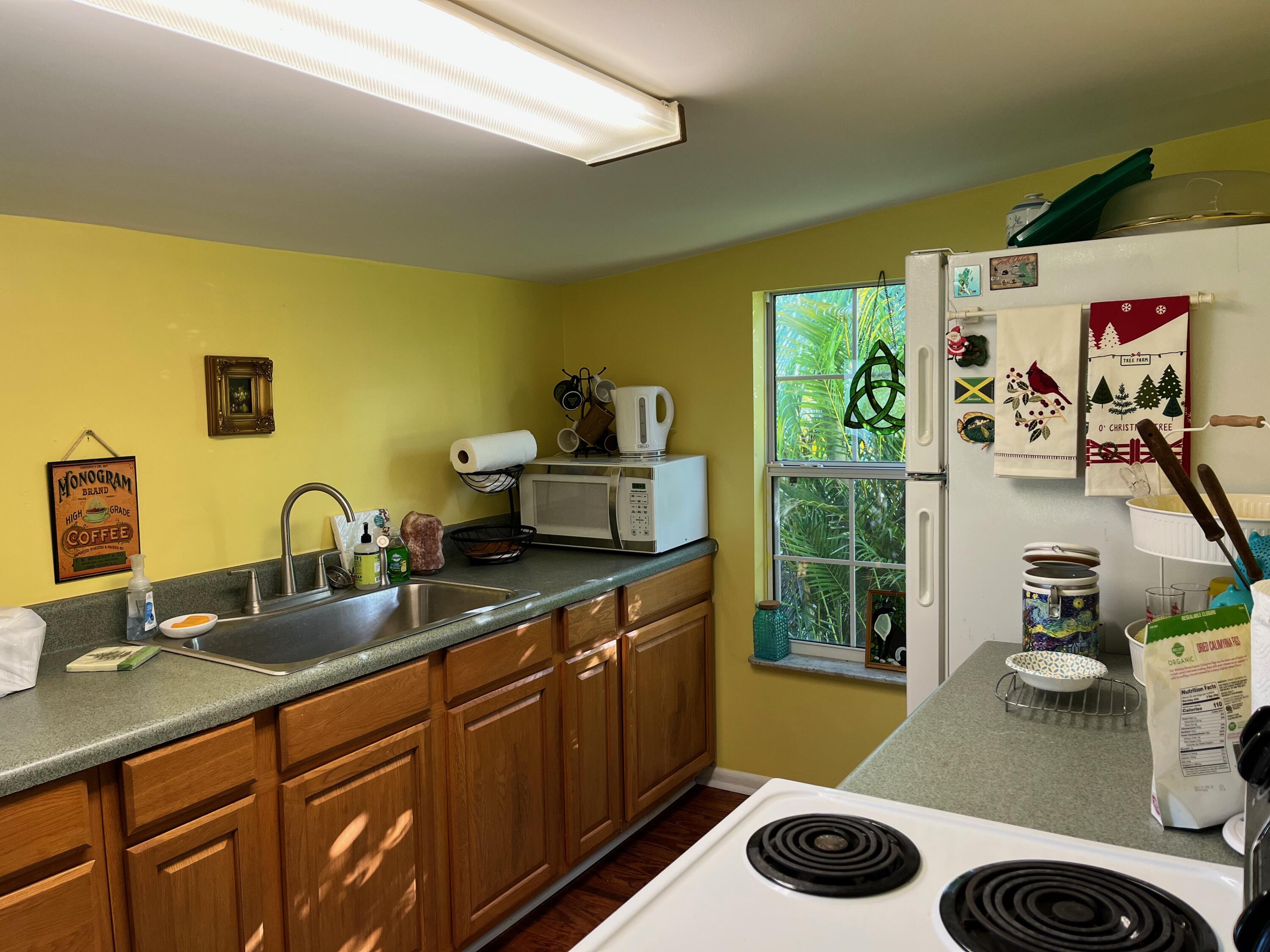 11516 Okeechobee Road Fort Pierce, FL 34945 - Photo 16 of 27 Kitchen