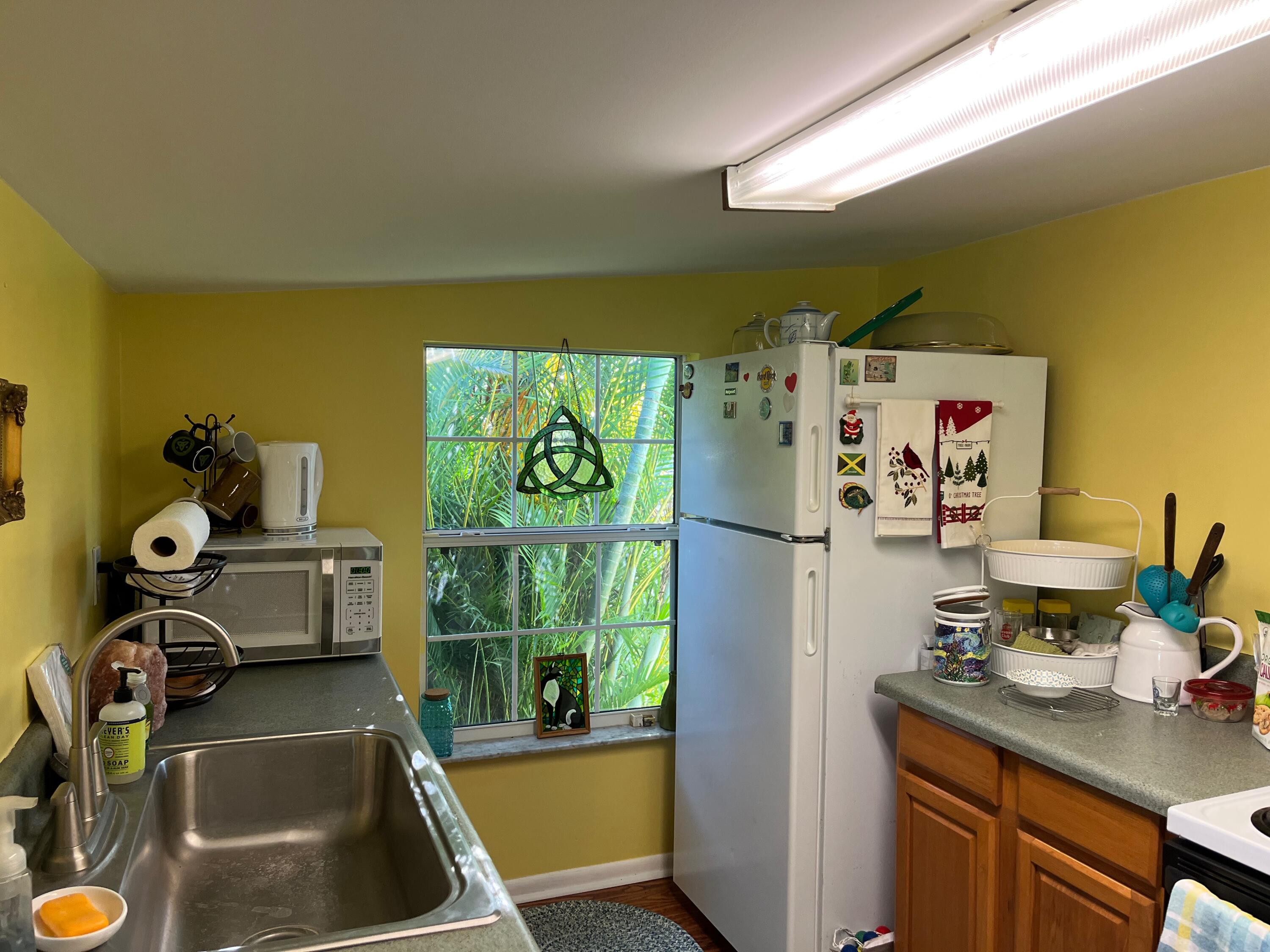 11516 Okeechobee Road Fort Pierce, FL 34945 - Photo 17 of 27 Kitchen