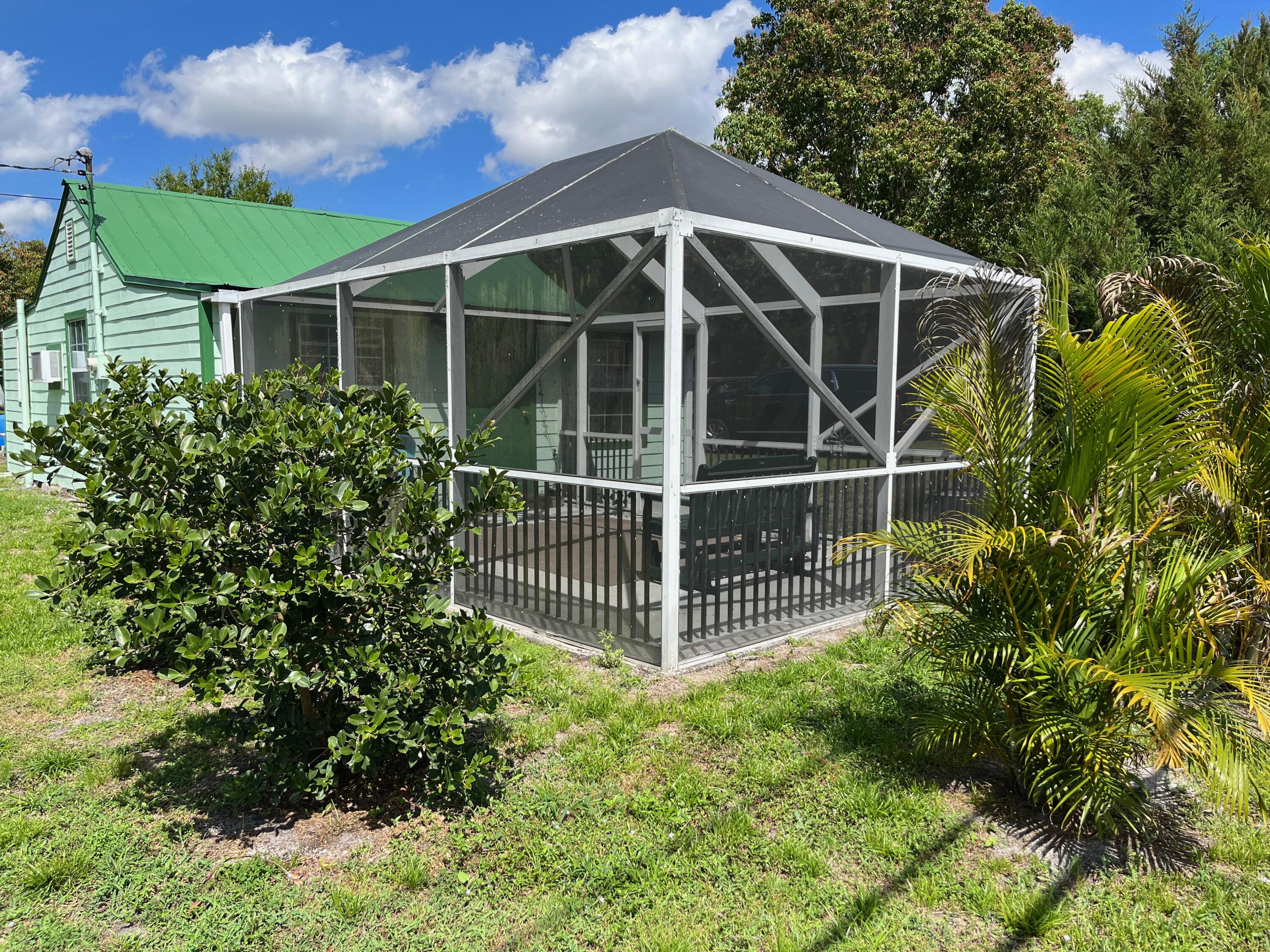11516 Okeechobee Road Fort Pierce, FL 34945 - Photo 3 of 27 Screened Porch