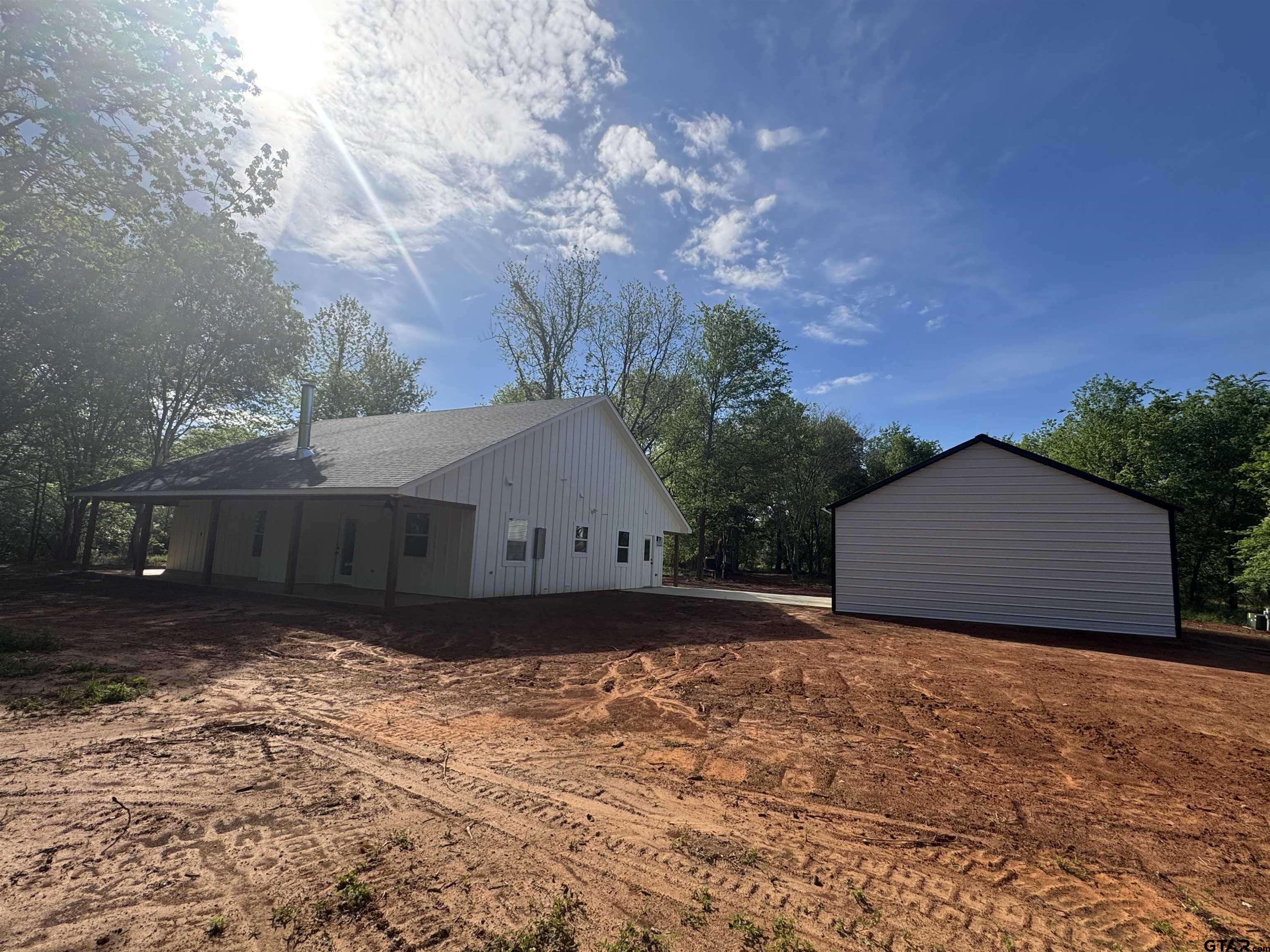21070-c R 4147 C R 4147 Lindale, TX 75771 - Photo 20 of 23 a view of a backyard of the house