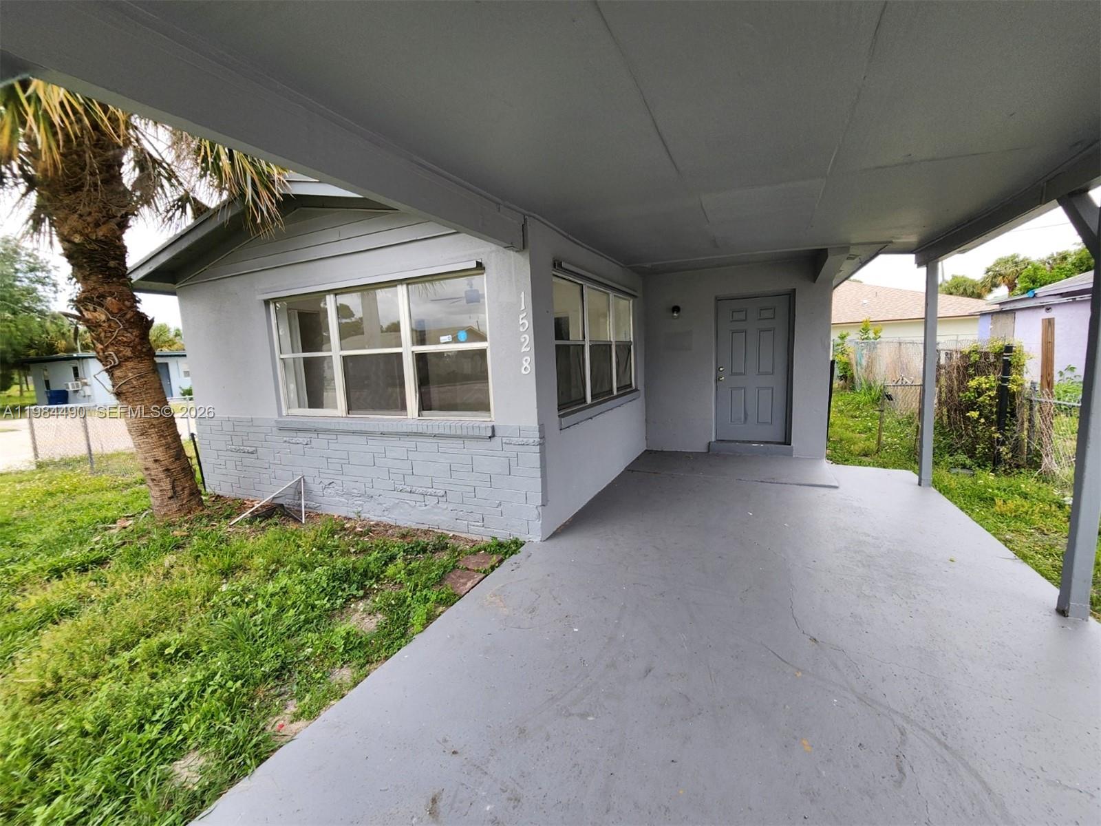 1528 S Avenue South Riviera Beach, FL 33404 - Photo 2 of 14