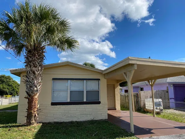 $2,800 | 1528 S Avenue South, Riviera Beach, FL 33404