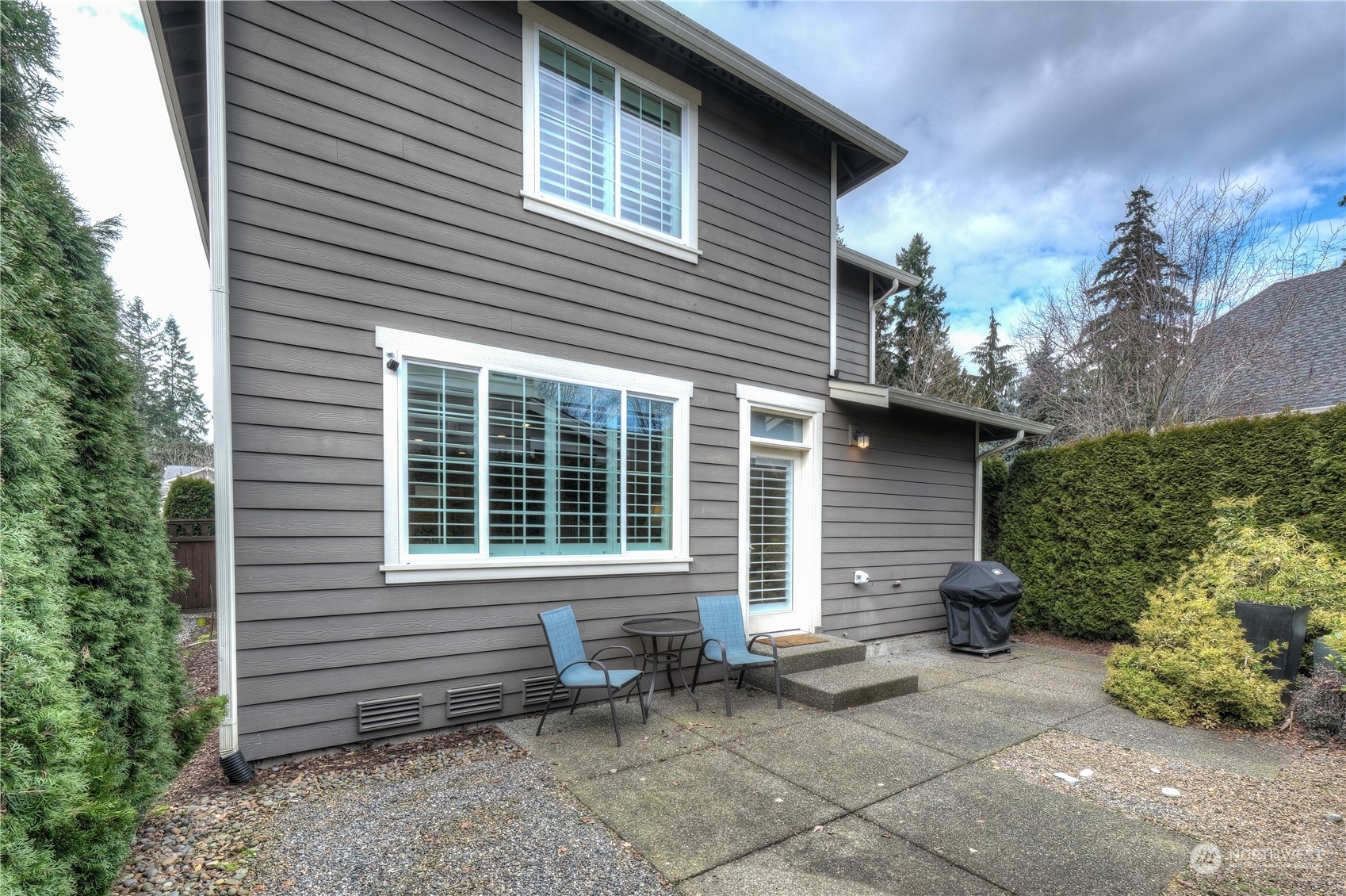 21907 37th Drive Southeast, Unit 30 Bothell, WA 98021 - Photo 24 of 27 a front view of a house with garden