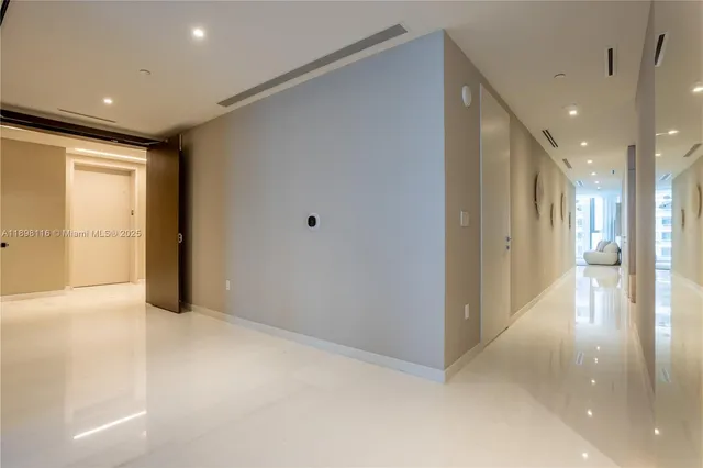 $4,650,000 | 300 Biscayne Blvd Way, Unit 2203C, Miami, FL 33131