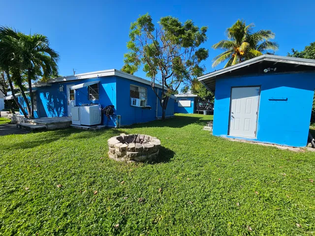 a view of an outdoor space