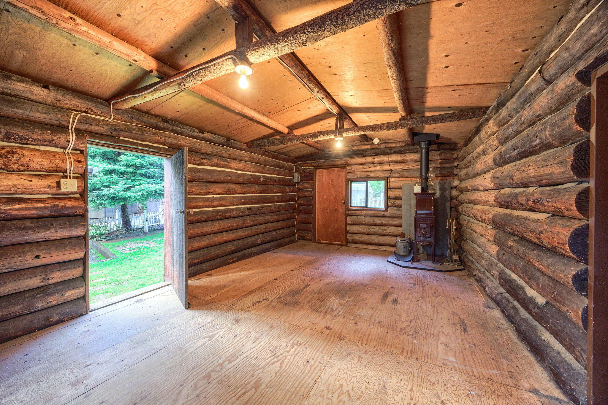 1600 Sykes Creek Road Rogue River, OR 97537 - Photo 26 of 47 Cabin