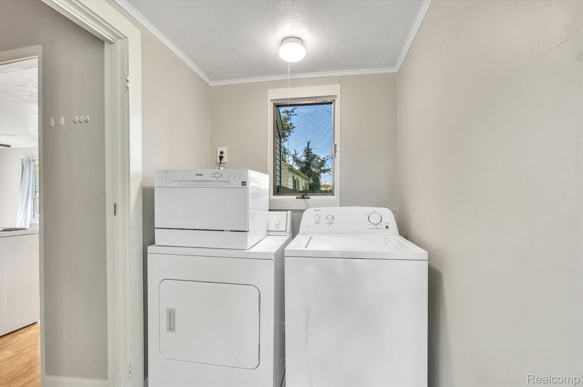 537 Armstrong Road Lansing, MI 48911 - Photo 20 of 27 23-537-Armstrong-Rd-WindowStill-Real-Estate-Photography-22.jpg