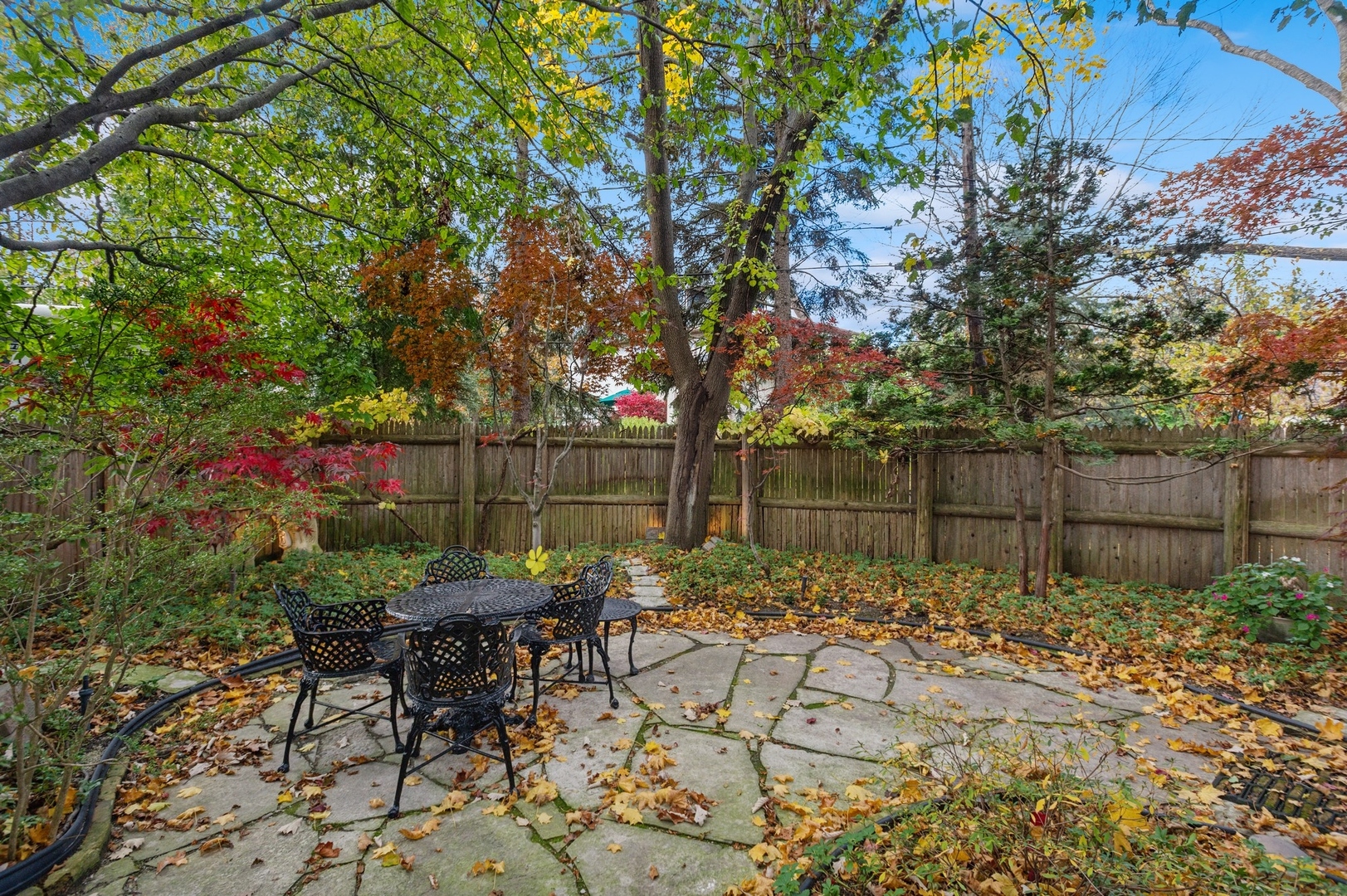 228 Sheridan Road Winnetka, IL 60093 - Photo 28 of 32 a view of garden with patio