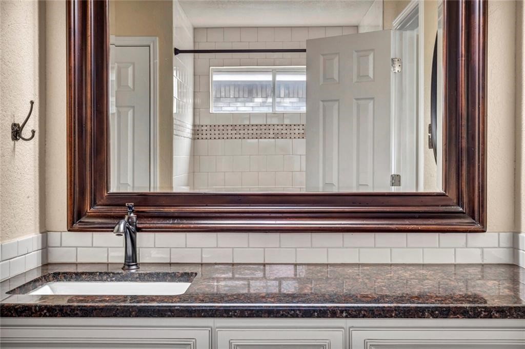 1257 Pine Portage Loop Leander, TX 78641 - Photo 13 of 32 Master en suite vanity