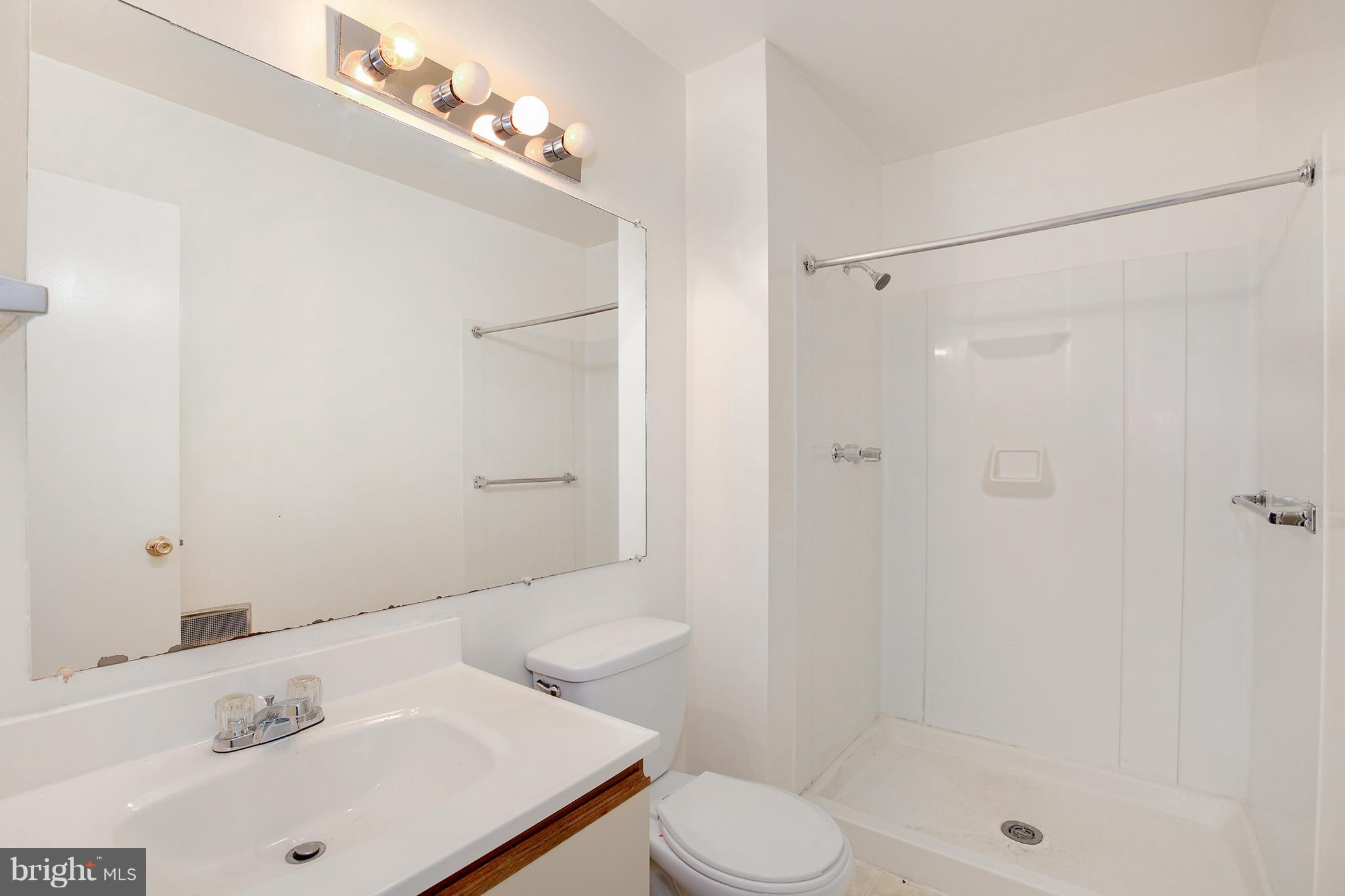 10409 Hemley Lane Silver Spring, MD 20902 - Photo 13 of 21 Bath