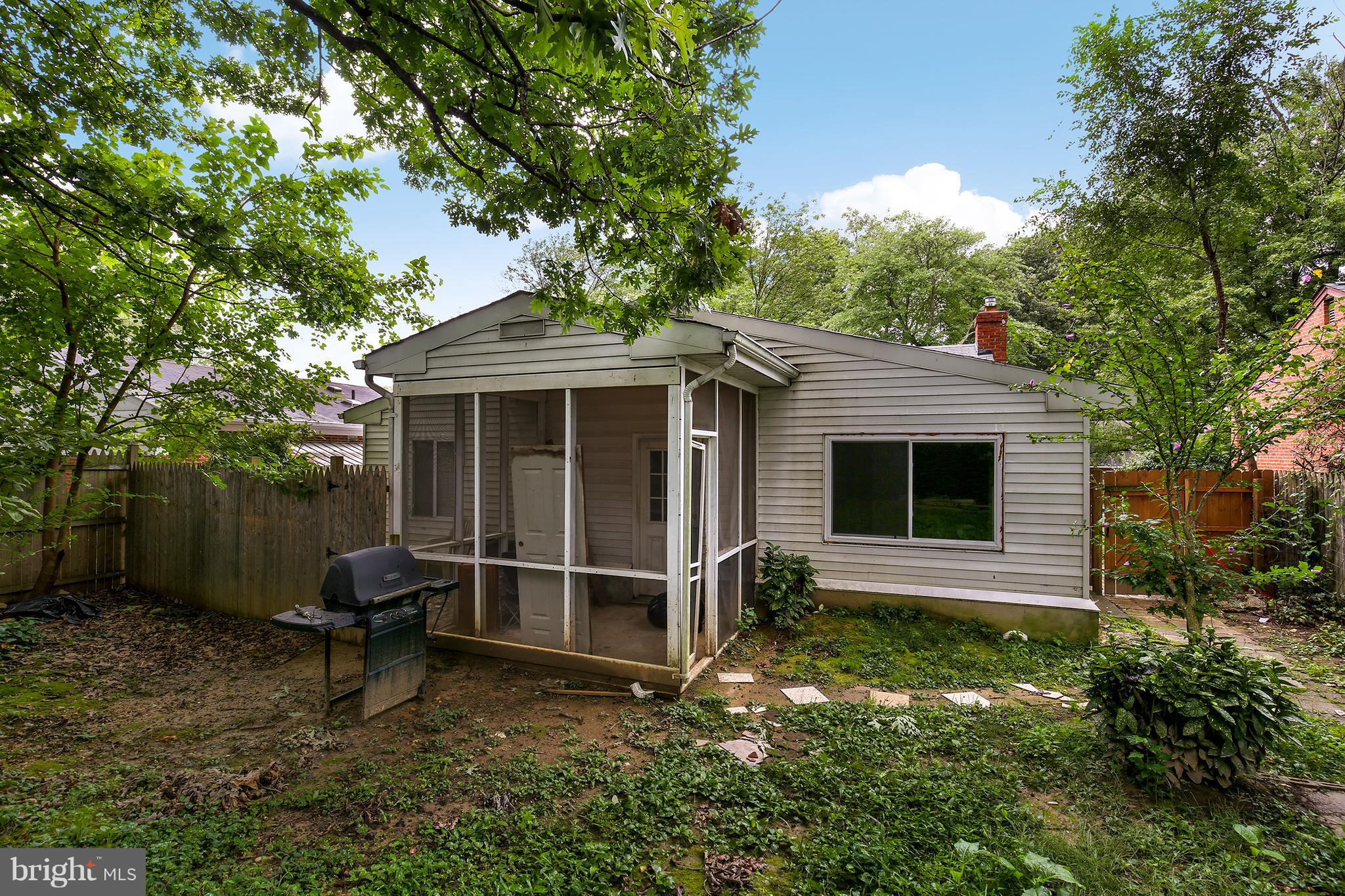 10409 Hemley Lane Silver Spring, MD 20902 - Photo 19 of 21 Exterior (Rear)