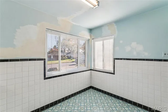 $359,000 | 401 Cannonbury Drive, Webster Groves, MO 63119