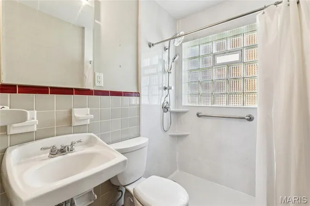 $359,000 | 401 Cannonbury Drive, Webster Groves, MO 63119