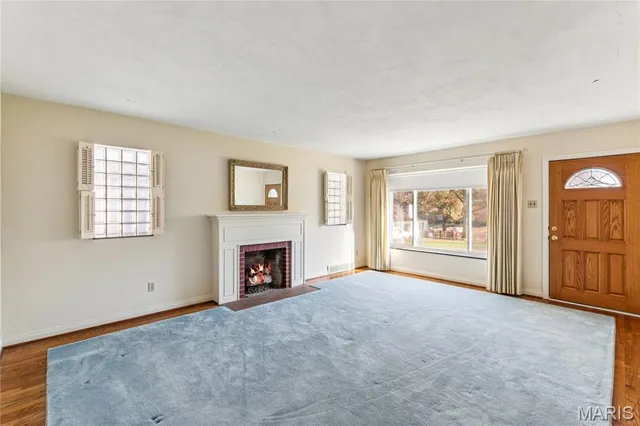 $359,000 | 401 Cannonbury Drive, Webster Groves, MO 63119