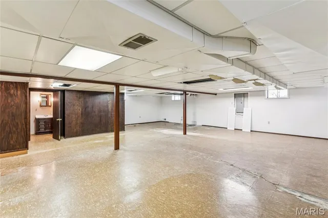 $359,000 | 401 Cannonbury Drive, Webster Groves, MO 63119