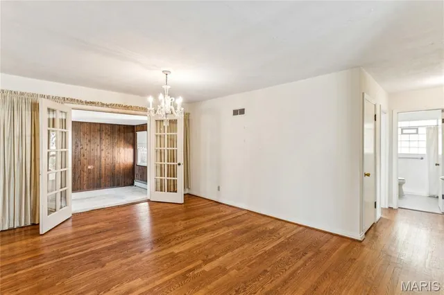 $359,000 | 401 Cannonbury Drive, Webster Groves, MO 63119