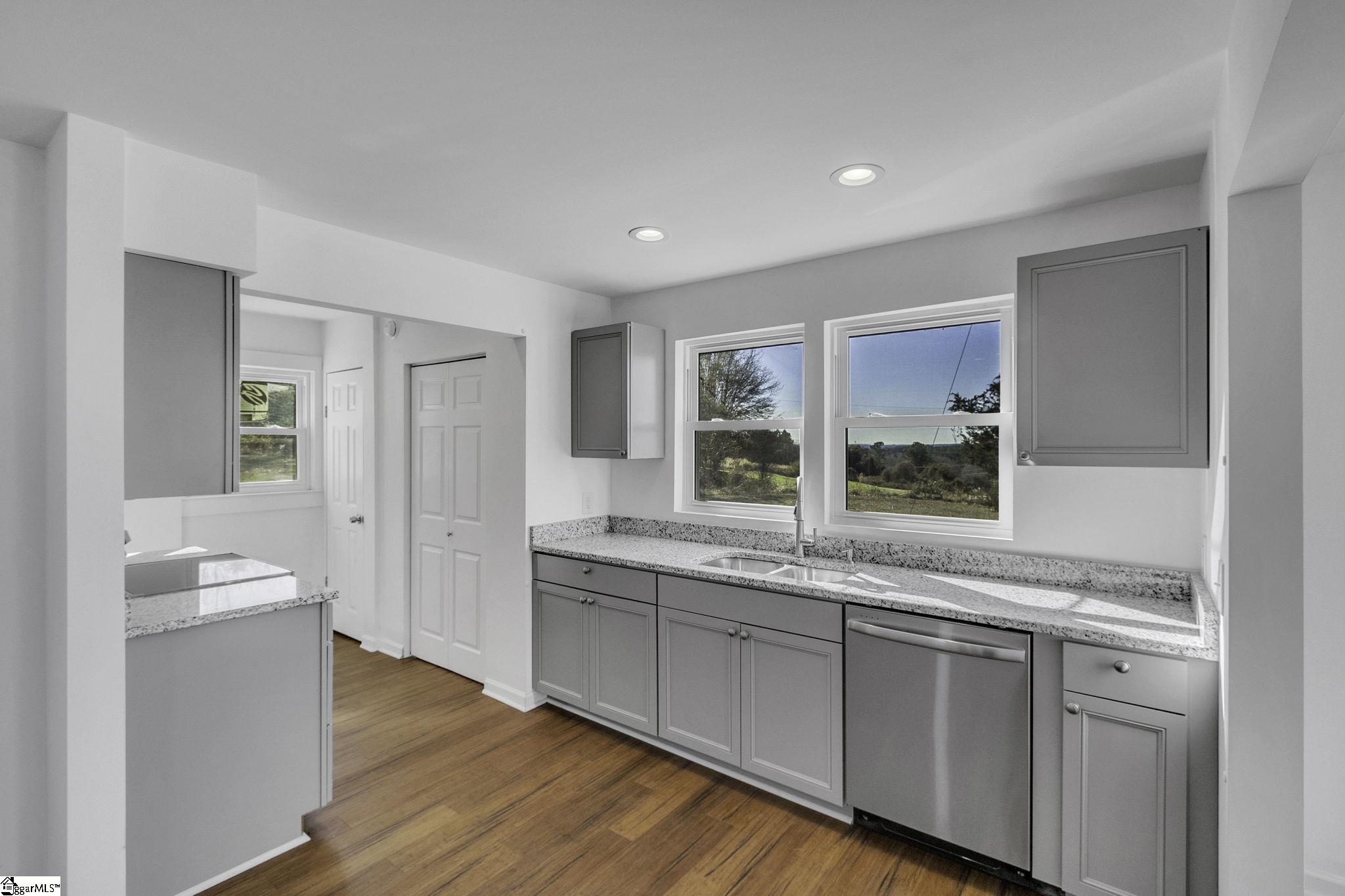 631 Smith Grove Road Easley, SC 29640 - Photo 6 of 25 Gallery Image 6