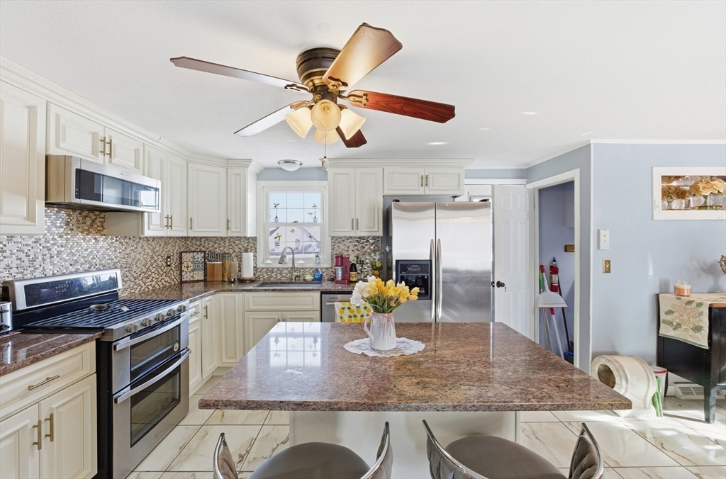 19 Middlesex Avenue Worcester, MA 01604 - Photo 9 of 26