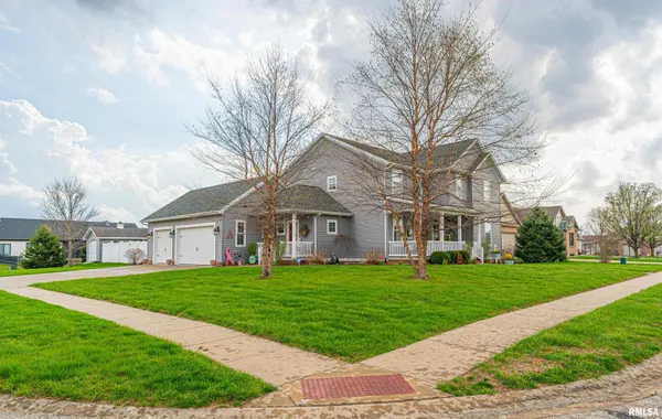 $545,000 | 912 Maple Grove Lane, Williamsville, IL 62693
