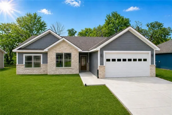 $379,900 | 1318 Kristie Circle, Excelsior Springs, MO 64024