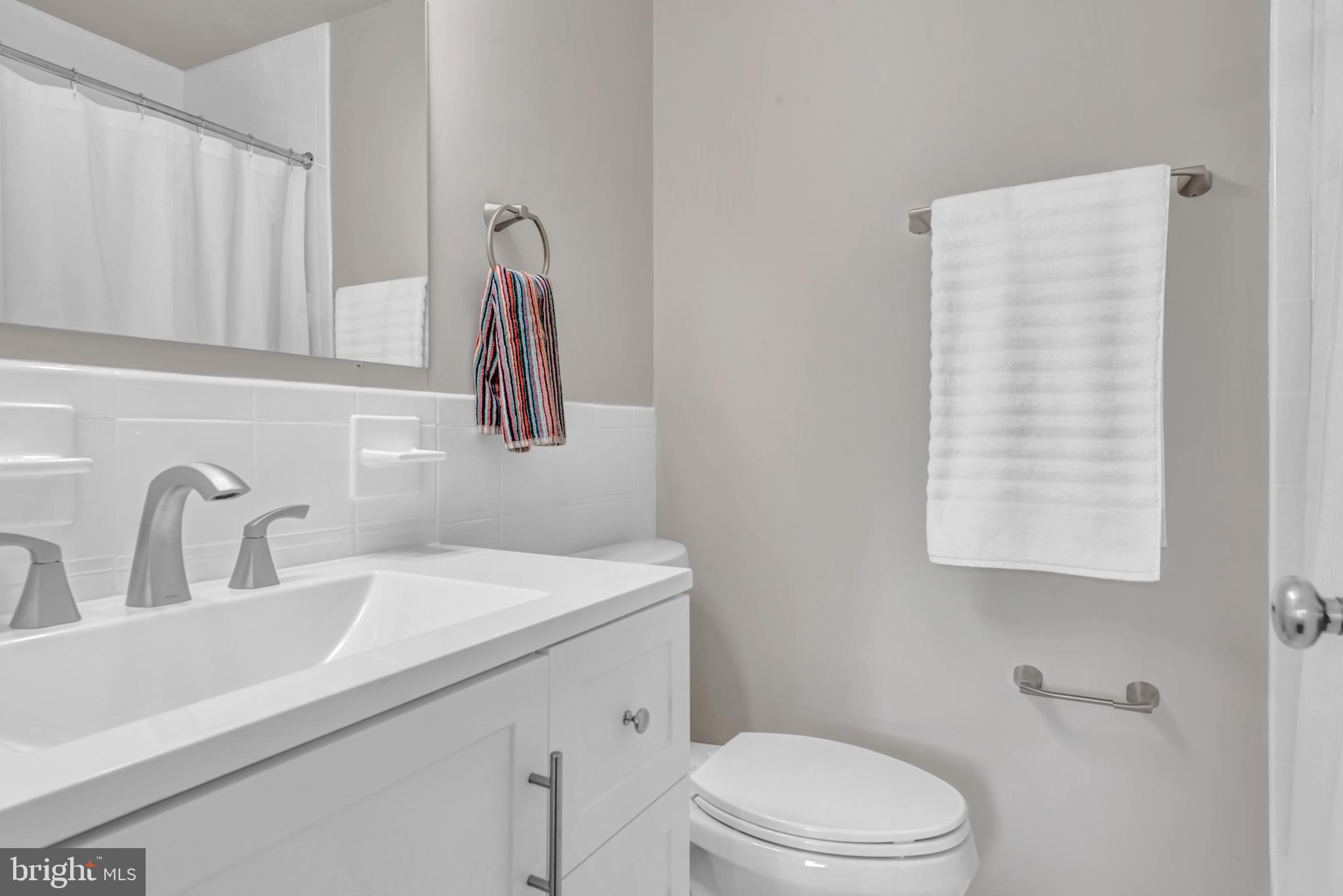 164 G Street Southwest, Unit 144 Washington, DC 20024 - Photo 25 of 71 Remodeled Full Bath
