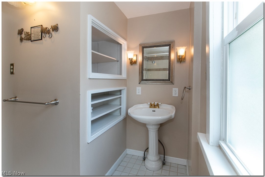 1399 Dill Road Cleveland, OH 44121 - Photo 25 of 35