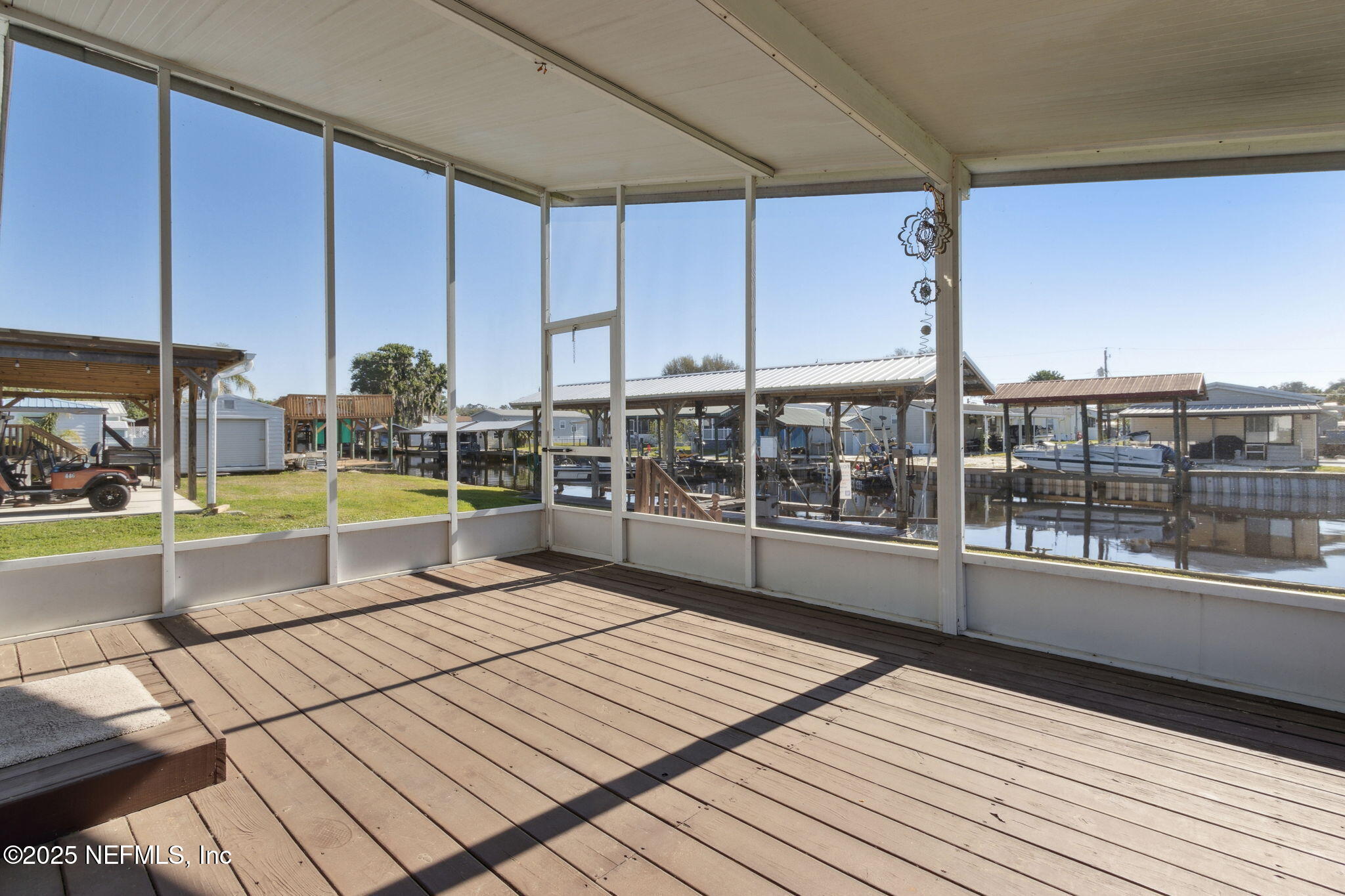 118 Paradise Drive Welaka, FL 32193 - Photo 3 of 43 6-118 Paradise Dr (25 of 38)