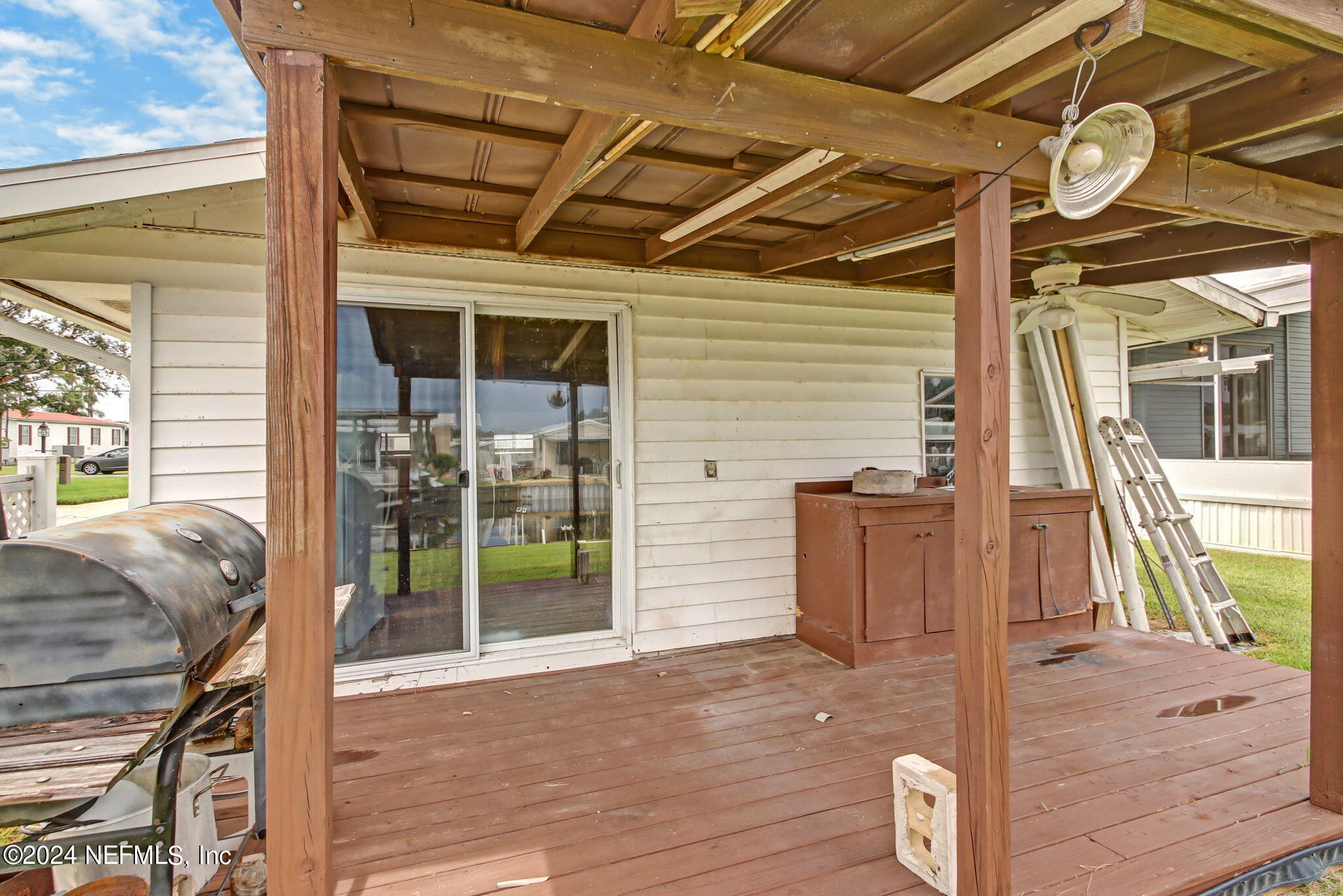 118 Paradise Drive Welaka, FL 32193 - Photo 40 of 43 34-Paradise Dr 118-Covered Porch