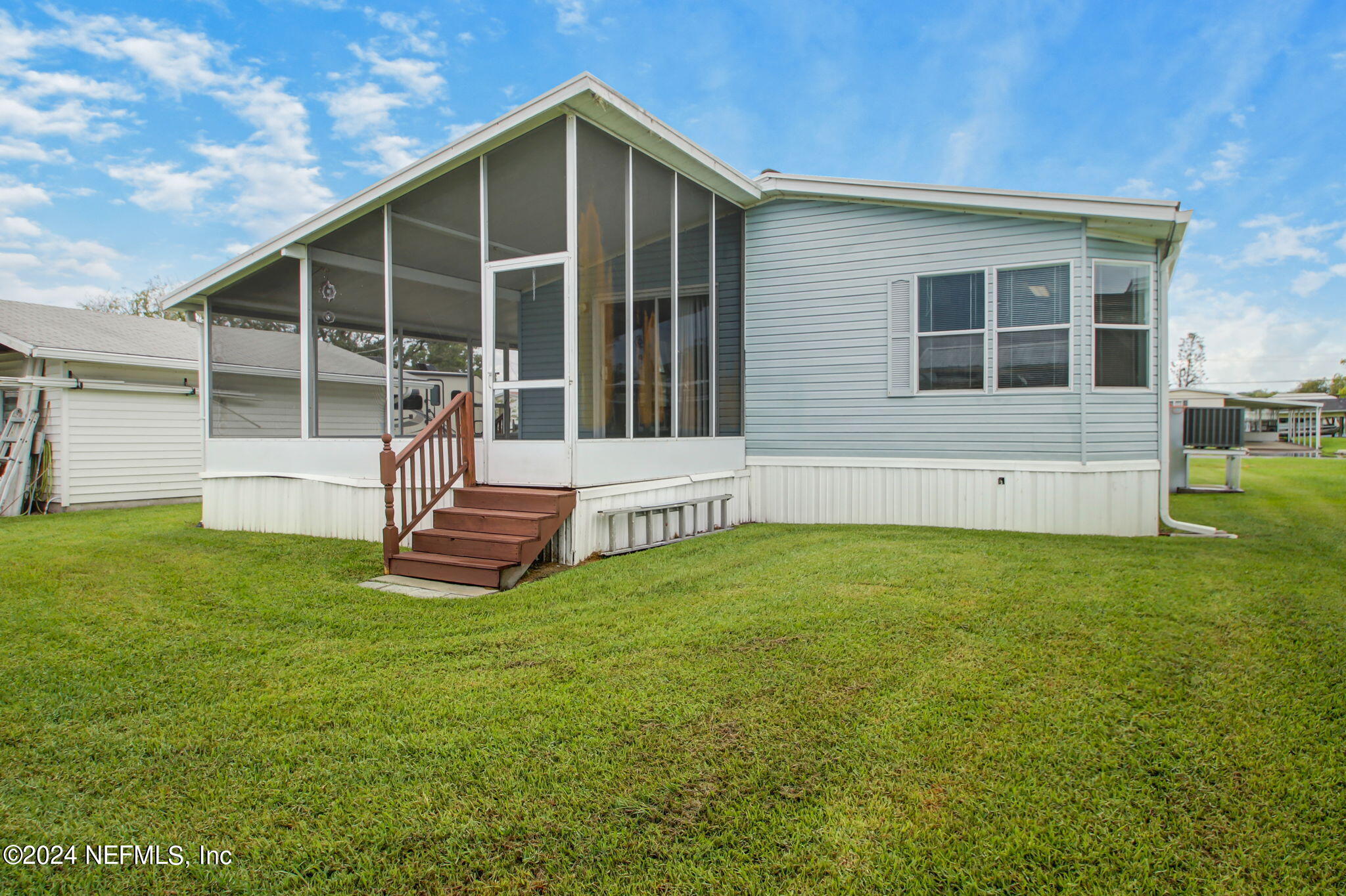 118 Paradise Drive Welaka, FL 32193 - Photo 4 of 43 29-Paradise Dr 118-Exterior Back
