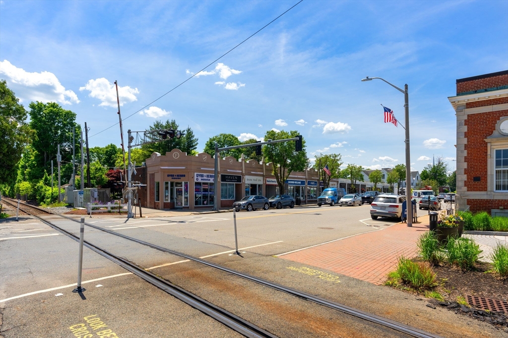 17 Maple Street, Unit 17 Needham, MA 02492 - Photo 23 of 24 a outdoor space with lots of palm trees